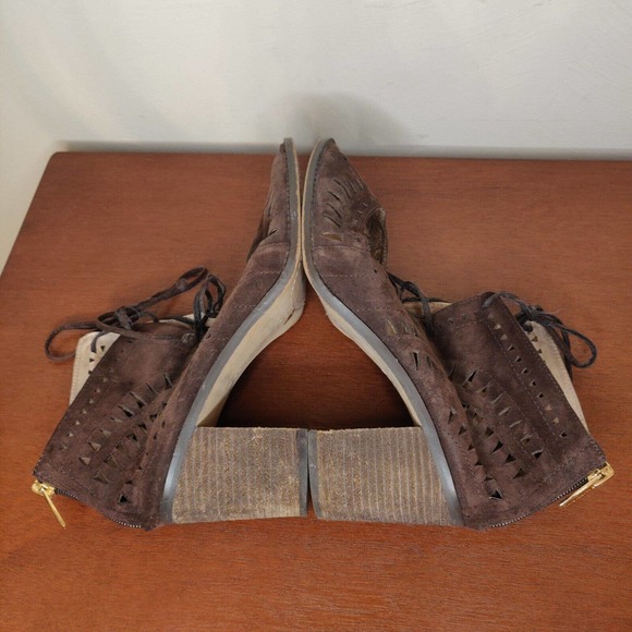 Vince Camuto Womens Shoes Booties Peep Toe Lace Up Brown Laser Cut Suede Sz 9 - Picture 5 of 7